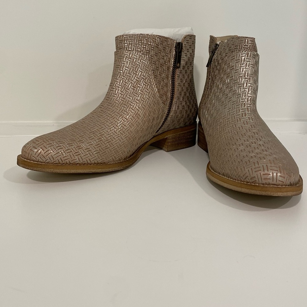 NWT Sundance Left Bank Metallic Champagne Ankle Booties